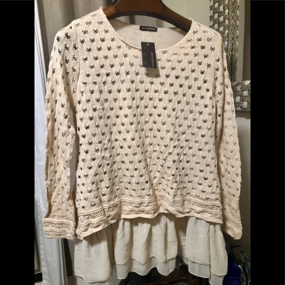 Sweater with ruffles